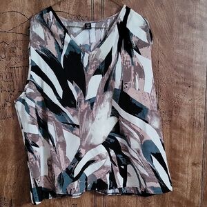 SHEIN Black and White Graphic Sleeveless Blouse